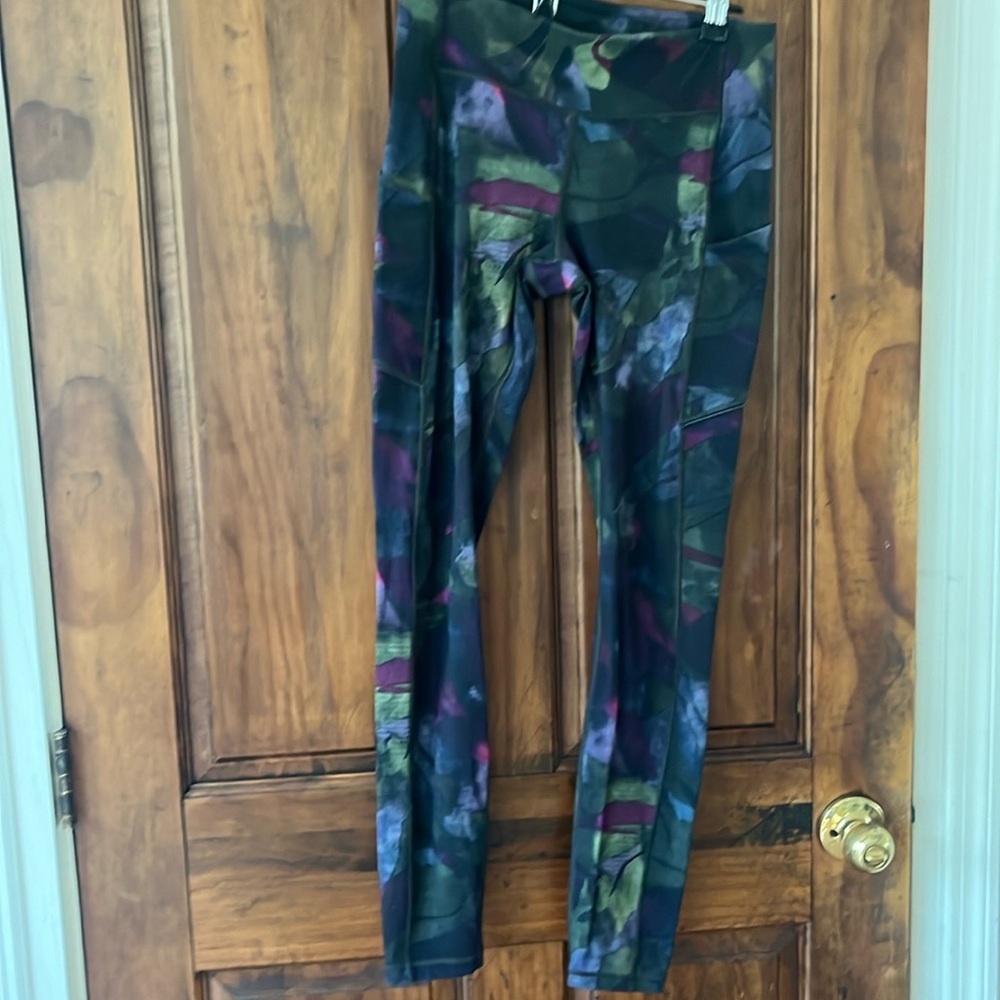 Lulu leggings fun pattern! Size small barely worn
